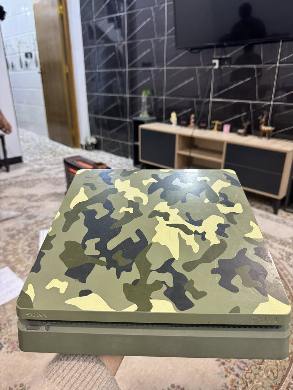 بلي 4 نضيف مضموم صارلة سنة كلشي مابي شغال على فحص قرصين ويدتين غراض كاملة 250 الف بغداد مدينة الصدر ***********
