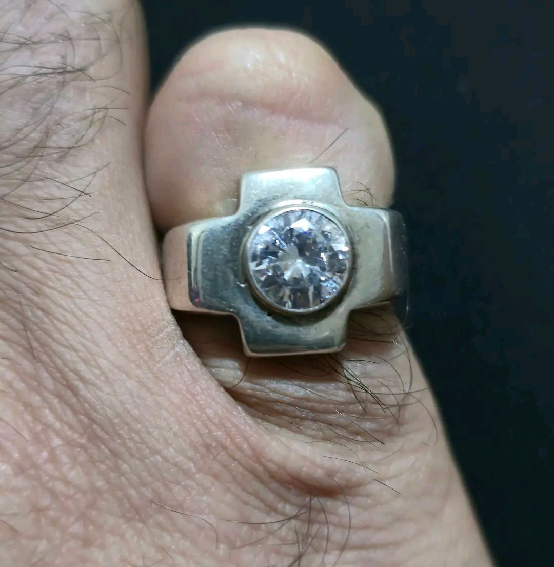 موزنايت 
قطعة في منتهى الجمال والروعة 
صياغة يدوية فضه ٩٢٥ 
مقاس الخاتم ١٦
مقاس الحجر ٧ ملم


**إذا كنت صاحب هذا الإعلان وتريد حذفه لأي سبب، رجاءا أرسل رسالة إلى الدعم الفني**