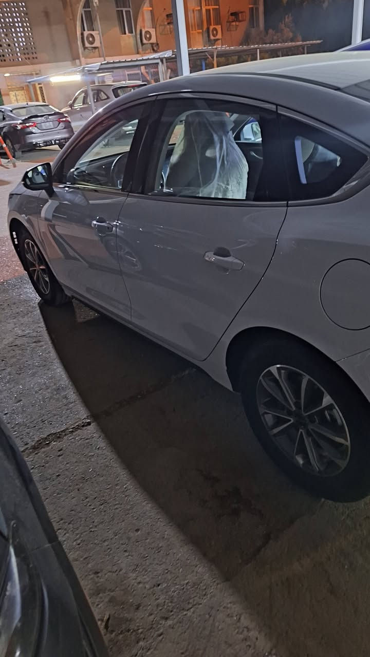 السلام عليكم ورحمة الله وبركاته  
تحية طيبة  
بي واي دي  دست روي  موديل ٢٠٢٥  رقم بغداد   ماشيه ٩٠٠ كيلو متر   مكفول من الرصعه والشخط والصبغ والتبديل  شرط السونار  العنوان بغداد زيونة  رقم الهاتف ***********
