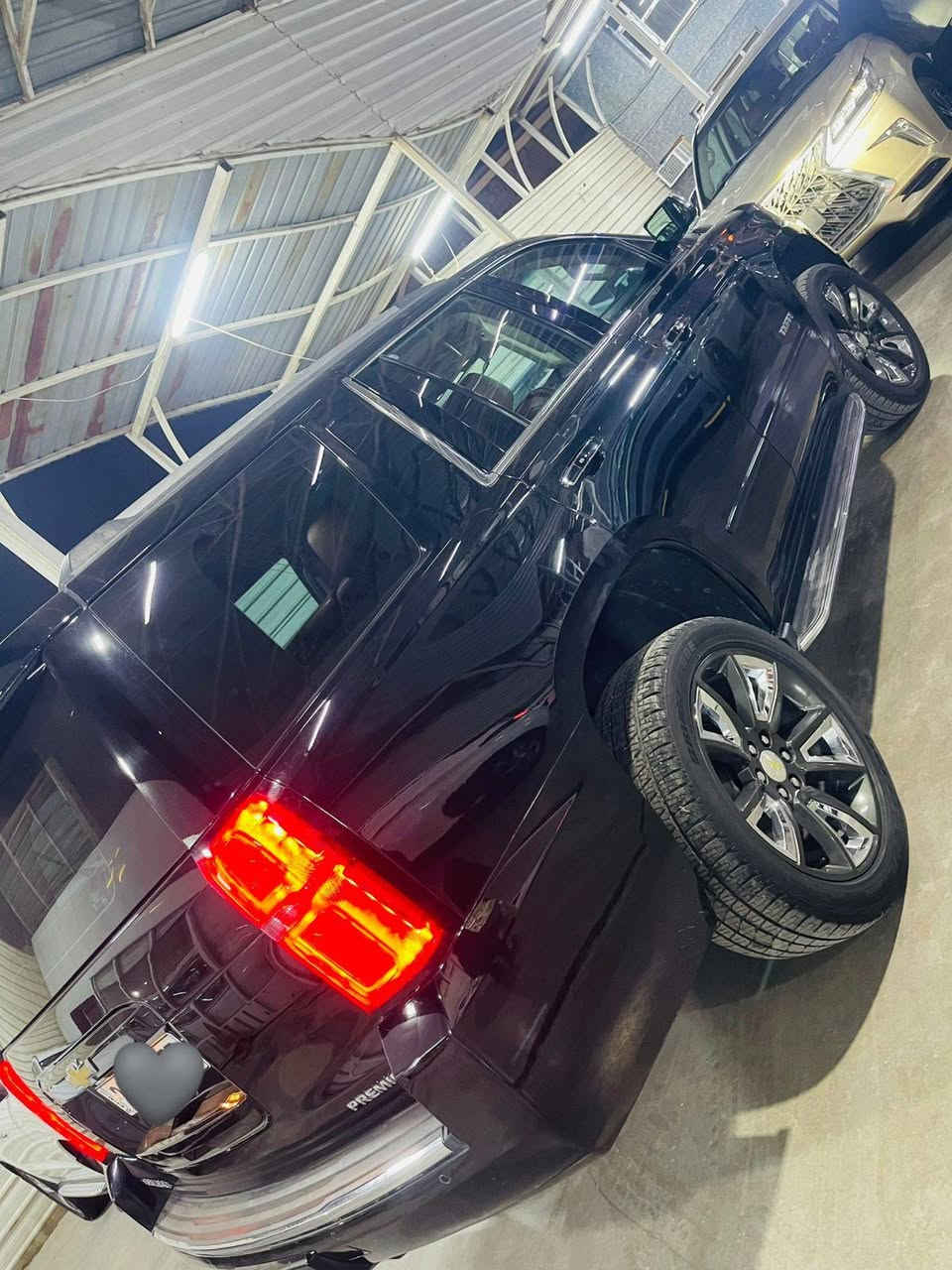 السلام عليكم
تاهو برايمر 
مديل :2020
مكفوله كفاله عامه 
لون اسود 🩶
رقم :دهوك دولي 
مواصفات
جلد 
كشنات كهرباء 
كشنات تدفئه وتبريد 
فتحه سقف 
بصمه 
تشغيل عن بعد 
مكينه8سلندر 
حساسات اماميه خلفيه
ديفيدي بل قماره 
رجاج بكشن سائق تحذير 
وبعد مواصفات التاهو البرايمر معروفه 
للستفسار اكثر اتصال على رقم 
وسعرها بي مجال عند الاتصال
رقم صاحبها :***********
