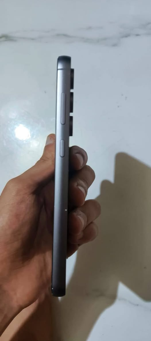 السلام عليكم سامسونك s23fe جهاز نضافه 100/95 وياه فقط كيبل بدون كارتون وسماعه ذاكره 256/ الجهاز يخبل سعره 475 بي مجال بسيط جدا للتواصل ***********
