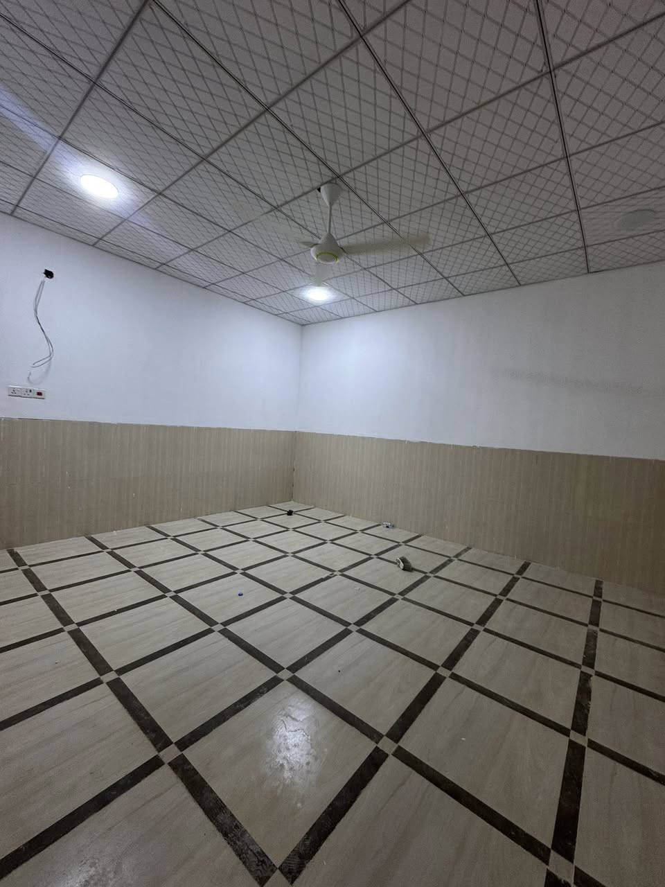 شقه للأيجار في حي المهندسين مساحة150 تحتوي على غرفتين صاله مطبخ صحيات سعر للأيجار650 للتواصل على رقم***********
