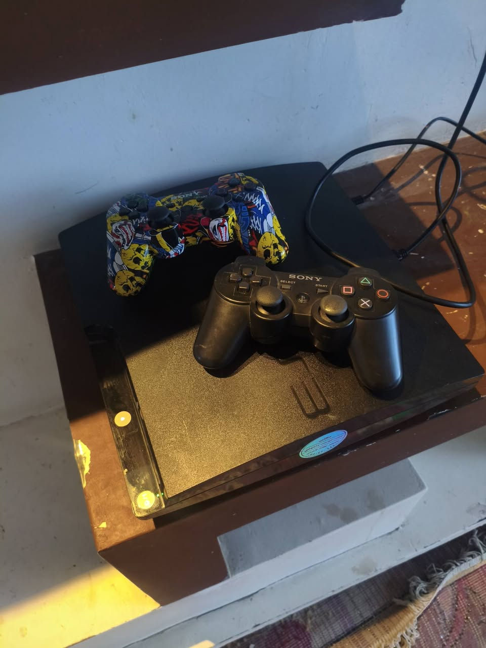 السلام عليكم
جهاز بلي 3 معدل يشمل كافة الملحقات :
جويستك 2 كيبلات شحن 2 واير تشغيل واير HD
النظام : نظام مكتاب بي 5000 لعبة من بلي 3 و بلي2 وبلي 1 وحتى السيگا تكدر تحمل بيهن براحتك
الالعاب:مخزونة في المالتيمان 5  وفي الواجهة فيفا 19 و كريتوس الجزء الثالث وبيس 18 تعليق عربي وقراند حياة واقعية وكال اوف ديوتي بلاك اوبس وبلور لعبة سيارات تخبل
السعر:كل هذا بسعر 150 وبي مجال بسيط 
العنوان:ابي الخصيب/الصنكر/قرب حسينية الامام علي الاكبر (ع)
التواصل:***********
