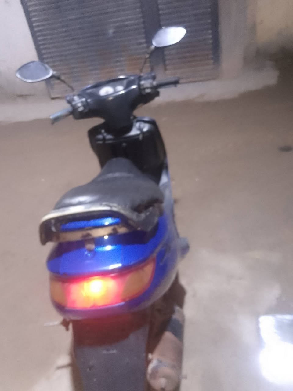 السلام عليكم دراجه فراشه للبيع نضيف الدراجه مكينه ما مفتوحة الكفرات كامله الكهربائية كامله اشاير اليت كله شغال السعر 275وبيها مجال المكان الحله جمعية قرب حديقه الحيوانات رقم الهاتف ***********
