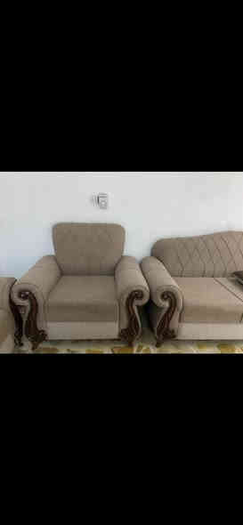 تخم لبيع 8مقاعد العنوان بغداد البلديات السعر 550الف الرقم ***********
