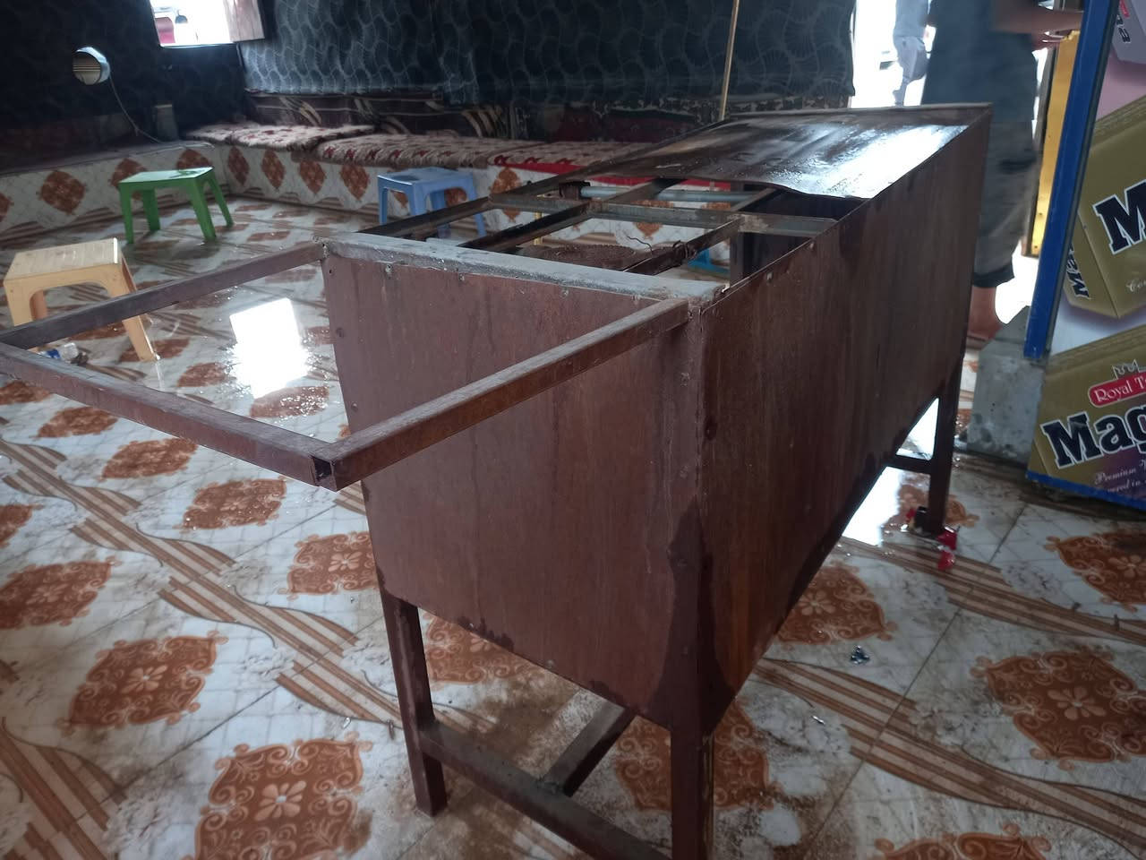 ميز للبيع طوله متر و وربع
و إرتفاع متر - حديد متوسط 

بيه عين تخدير و عين تهدير جبيره
السعر 45 الف

للتواصل 
***********
