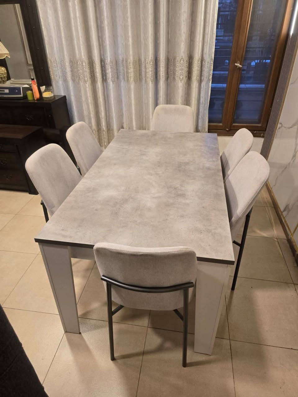 السلام عليكم غراض للبيع بسعر مناسب جدا مستعجله عليهن 
تخم جديد استعمال سبوع ب٢٥٠الف 
ميز طعام جديد مع الكراسي ١٠٠الف لتواصل الاتصال
***********
