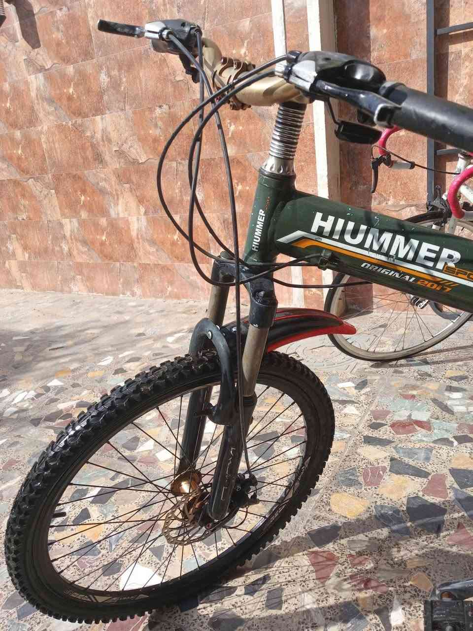 السلام عليكم عندي بايسكلات واحد Hiummer sport 2017 هذا بايسكل امريكي اصلي مالت مزاد والثاني سبورت نحيف للبيع سعر 120Hiummer الف والثاني 70 الف للاستفسار ***********
