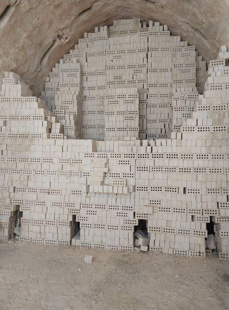 السلام عليكم طابوق مجمع النهروان بغداد وجميع المحافظات بأسعار مناسبه حسب المكلاب طابوق درجة أولى قليل خالي من الاملاح 4000وزيادة 300 طابوكة شرط المكلاب الاتصال على الأرقام ***********/***********0
