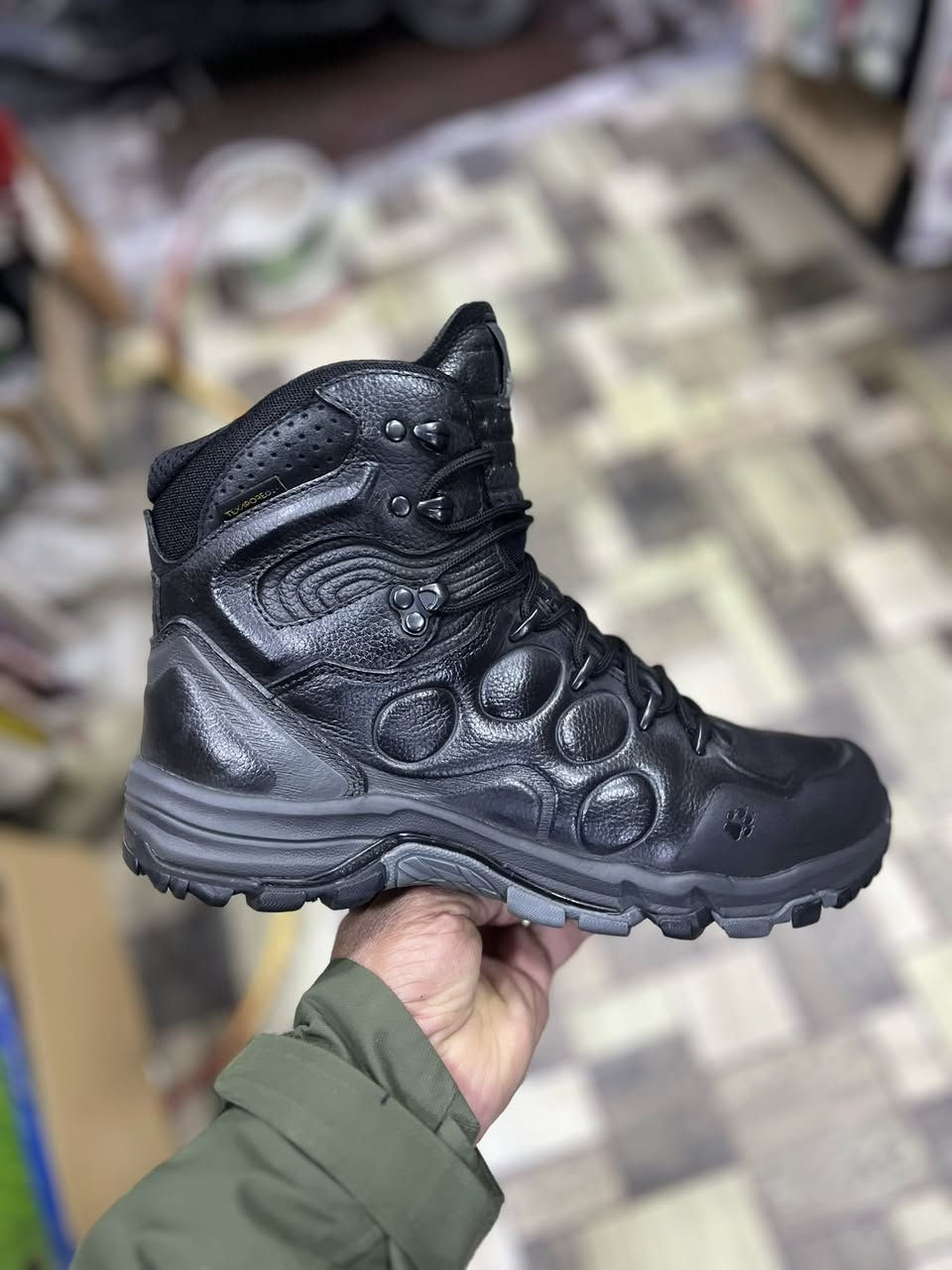 جاك وولف 
وتر بروف
بالة اصلي
قياس 42
توصيل جميع محافظات 
واتساب
***********
