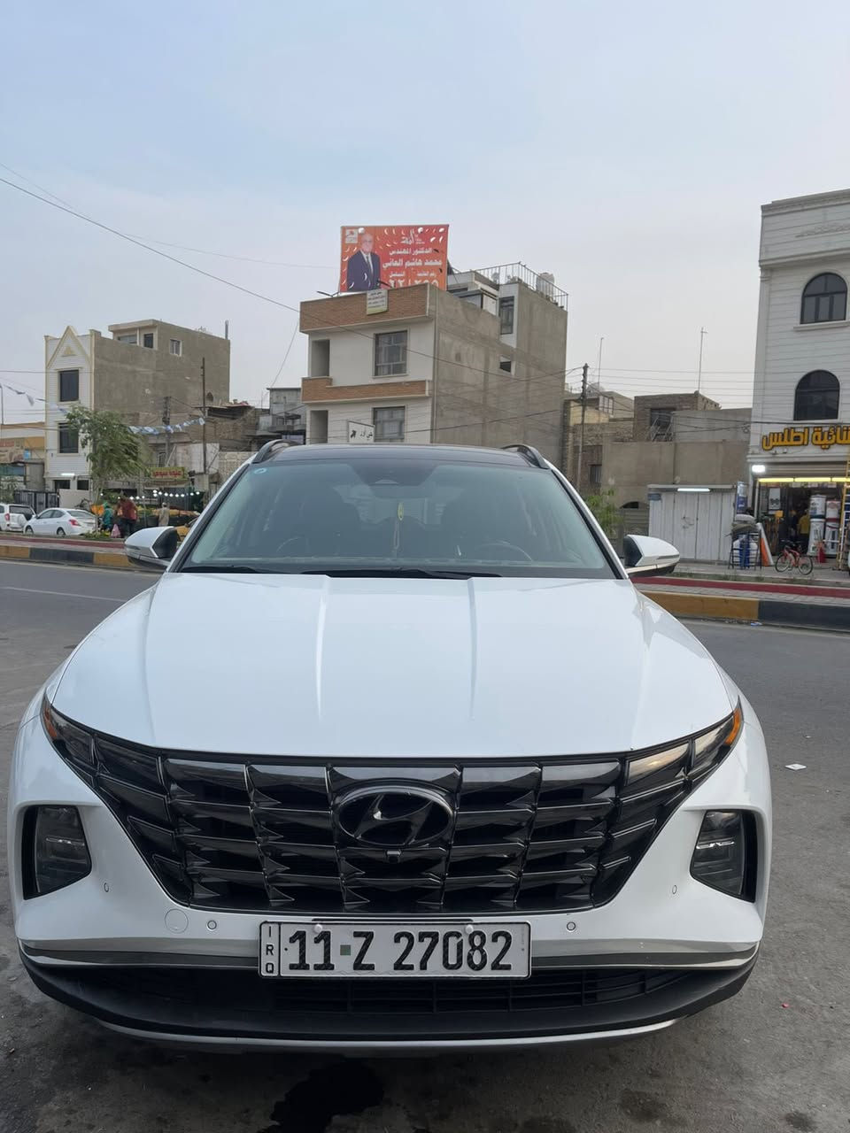 السلام عليكم للبيع هيونداي توسان هايبرد فول اعلى مواصفات السيارة الموديل2023 رقم بغداد الجديد محرك 1600 توربو هايبرد 
فول 1/1
جزء من مواصفات السيارة 
بانوراما 
شاحن وايرلس
بصمه تشغيل و ابواب 
الكراسي جلد 
 وتبريد و تدفئة
 والخلفية تدفئة 
كرسي السايق خزن ميموري 
كامرات ٣٦٠ درجة و تشتغل الكامرة الجانبية وية الاشارة
رادار امامي 
حساسات
اوتو ستوب 
هاند بريك بصمة و اوتو هولد  
صندوق كهرباء 
تحكم ستيرن جهتين 
ستيرن تدفئة 
النقطة العمياء بالمرايا الجانبية
السيارة ماشية 47 الف ميل قابل للزيادة 
السعر 205 بالمنشور لليريد يشوف صور الحادث
للاتصال ***********
