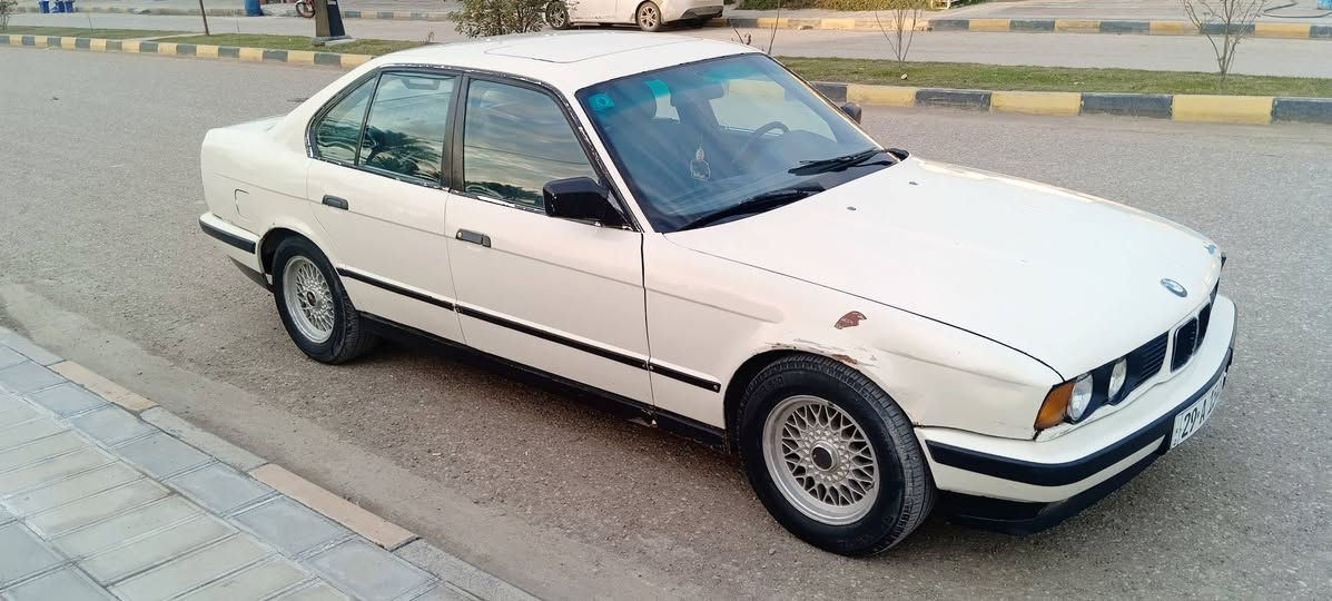 السلام عليكم
سياره BMW موديل 91 حجم 525

مسكر فانوس بلادي
 
كير ومحرك مكفول 

تبريد شغال ثلج

منظومه لايت LED جديد 
 
حداديه صدر امامي خلفي جديد 

تخم تاير جديد 

رقم واسط بأسمي 

سعر 47 ورقه 

صبغ جماليه فقط بدون ظربه

مكان الكوت مركز المدينه قرب ملعب الكوت 

***********
