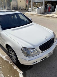 مارسدس غواصه موديل 2002 حجم 320 باب طويل  وارد خليجي  رقم بغداد شبه مم...