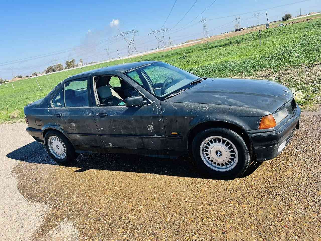 سلام عليكم من رخصة الآدمن BMW E36 السعر (9) $ أوراق  مكينتها مستحقة تجفيت كير اكسل شرط سيارة بلادية رقمها فحص نينوى صاحبها ما اندلة أبيع كوم حديد أتعهد سرقة وعشائر تخم تاير جديد كهربائياتها كلها شغالة اترايك وين ما يعجبك العنوان سامراء اتصل ع ***********
