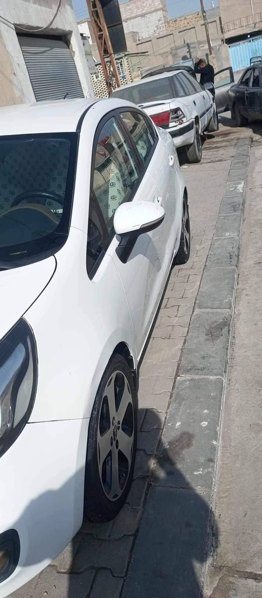 السلام عليكم
كيا ريو 2013 ,كير جديد ومكينه جديده
تبريد شغال صبغ اسفل قبق البانزين ونص الباب الخلفي بي صبغ مكينه 1600 السعر 90 بيها مجال  العنوان نجف ***********
