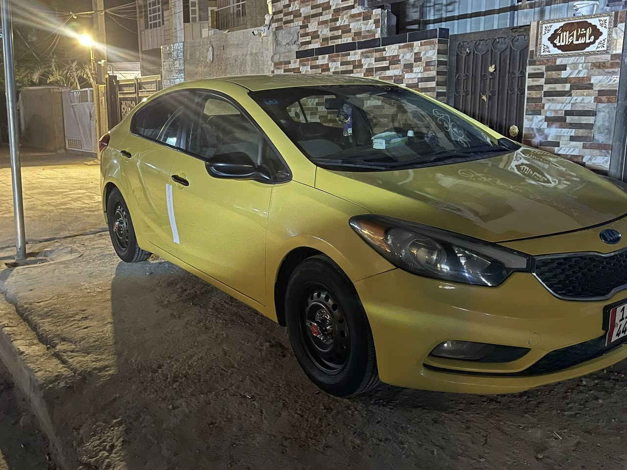 السلام عليكم شباب فورتي للبيع 2016 دوش وارد أمريكي سياره نضيفه وحلوة والسونار ناشره مكاني شهداء البياع هـ***********
