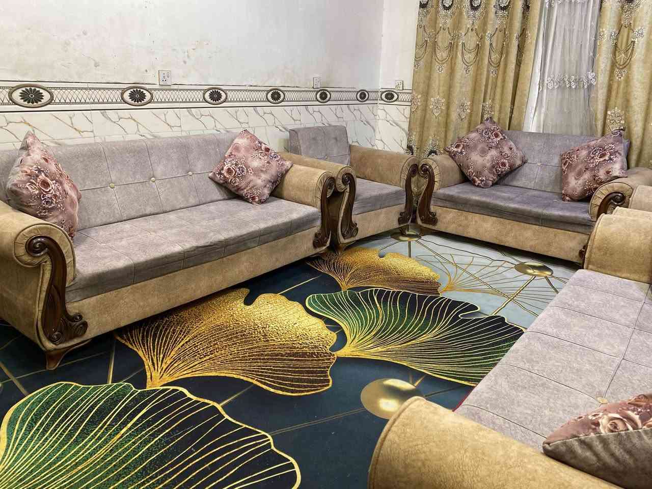 تخم 10 مقاعد تسكام بلوك اسود اخو الجديد اي ضرر مابي السعر 275 وبي مجال المكان كربلاء ***********
