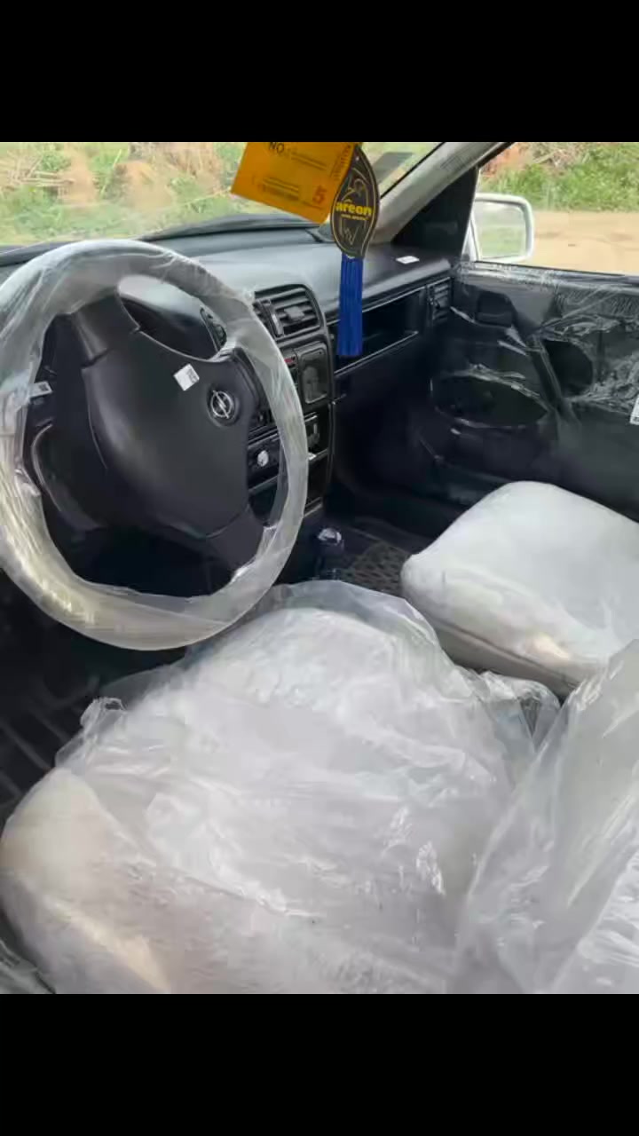 سلام عليكم فكترا 16 قايش عريض رقم اربيل سنويه لحد 30 شرط التحويل ال دفتر بانزين بيها بدون صبغ
كهربائيات كلها شغاله محرك كير شرط صدر جديد بدون ضرب بدون كص 
السعر 45 وبيها مجال
***********
