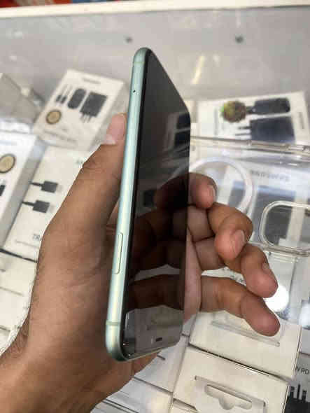 السلام عليكم 
ايفون ١١ عادي للبيع
 
ذاكرته ١٢٨ .✅

بطارية ٧٥.✅ 

تلفون مكفول ما مفتوح ✅ 

 للاتصال .***********
