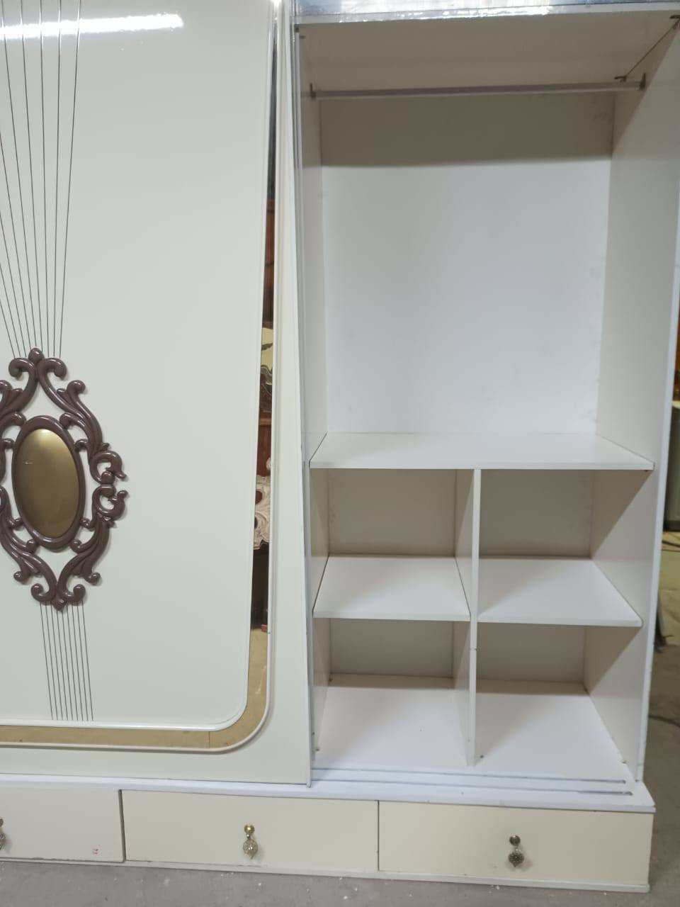 غراض وغرف نوم لبيع ابو دشير ***********
