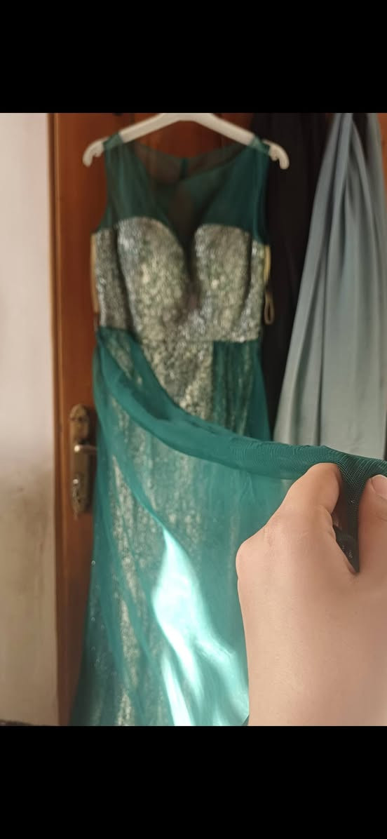 فستان قياس ٤٠ . ٤٢
مستعمل مره وحده ماخذته ب ٧٥ ابيعه ب ٣٠ مع التوصيل لباب البيت 🏠 
كلش فخم بالحقيقه وبيه مسرح طويل ❤️


**إذا كنت صاحب هذا الإعلان وتريد حذفه لأي سبب، رجاءا أرسل رسالة إلى الدعم الفني**