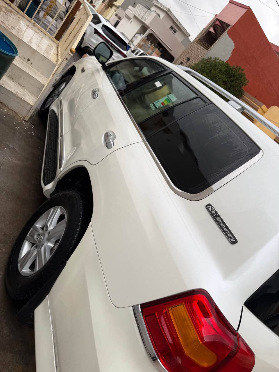 تويوتا لندگروز موديل ٢٠١٠ بئ ده عم و صبغ دوو تعديل تيدا گيرو مه كينه گه له ك لا ون بئ عه يب  مواصفات سلايته و سلاجه مركزي رقم سنوي جديد بي غه رامه سه رناف زاخويه سعر 290 $ ☎️*********** زاخو, دهوك
