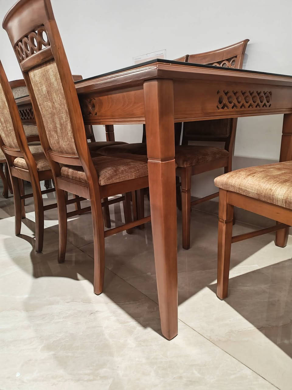 البيع بالنقد والقسط
موجود حاليا في معرض القزاز للاثاث الجاهز في الشطره قرب مطعم الكرار بشارع البريد
ميز طعام خشب زان جدا جدا قوي وموديل حديث
يتكون من 6 كراسي خشب زان بالكامل ويتحملن أوزان ثقيلة
وسطح الميز مغطى بطقه من الزجاج للحمايه والحفاظ عليه
للاتصال ***********0 واتساب
