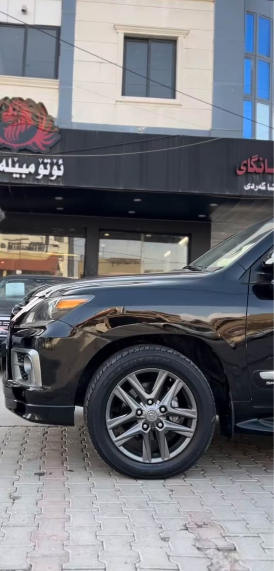 سلام عليكم ليكزس بيع سريع بدون مراوس

نوع سيارة: لیکزس  Lexus Lx570 
مودیل : 2010 محدث كامل الی 2015 
صفر شركة اربیل ، بصمتین بیلادی موجود 
، ٳید ثالث من الشركة ٤سنوات يمي

مواصفات : فوول1/1 ، جك یصعد و ینزل ، صندوق شفت ، دبل جام فوتو بیلادي ، سبعة راكب ، كشن تبرید و تدفئة و خزن ، كشن كامل كهربائي  ، حتی كشنات خلفي كهربائي ،  ۳ كامیرا بیلادي ، بصمة و سلايد ، لایت لید و زینون بخاخ..

محرك:V8/5.7L مفتوح طبعاً بس انطي شرط 
مثل ساعة يشتغل ماشي ۲٦۰كم  آلف حقیقی 
رقم اربیل دولي سنوية لغایة 2026 

مو عام مو حیزام ، نبیع بعام صبغ  
حادث سيارة ضارب شبك حديد جدار مزارع فمشخوط وصابغين سيارة علمود توحيد لون وجمالية
القمارة شوية بیها معجون من كدام 
شواصي آمامي و خلفي بشرط

كهربائیات ، صدر ، تبرید تدفئة مكينة كير اكسل
بشرط الفحص 
سيارة باسمنا تحویل ثاني يوم 

سعر ::  275 $ مناسب محتاج فلوس وبيها مجال 
عنوان اربيل 
للاتصال / *********** واتساب بغداد, العراق
