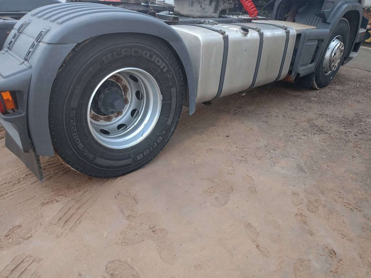 السلام عليكم 2006 مكفوله كفاله عامه رقم ميسان رقم دولي مربوطه قلاب  تلث لوحات مكينه قبل يومين
شاده اوربيه 
***********
