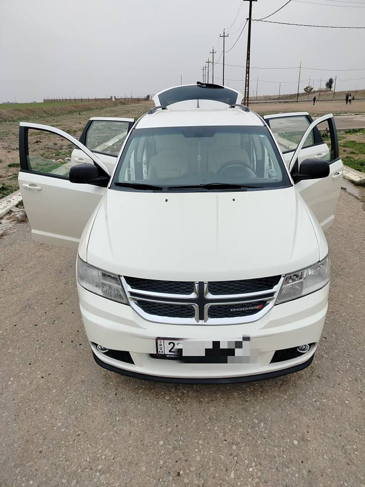 اسلام عليكم دوج جورني 2017 فول موصفات بدون بنوراما محرك كير شرط محرك 2400بي صبغ 3 قطع بدون دواخل شرط رقم جديد سنويه ال 29 تبريد 3 قطع ويل كب جديد طخم او تايرات جديد 
المكان موصل 
***********
*********** موصل, نينوى
