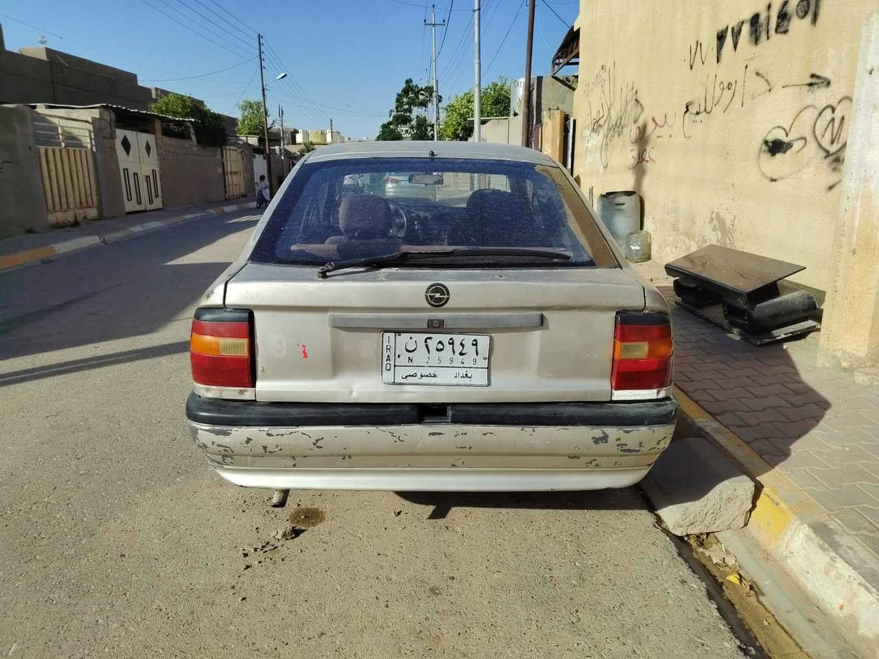 فكترا موديل 1991
سنوية ساقطة من 2019
بطاقة بانزين بس باقي تفعيل مسجل
كير ومكينة شرط لا صرف ولا بخار
كير عادي
كهربائيات كله شغال 
تخم تاير جديد صدر مابي شي
بطاقة بانزين بس باقي تفعيل مسجل
كير ومكينة شرط لا صرف ولا بخار
مابي ضربه صبغ بلاد 
شرط التحويل سعر (20) بي مجال قليل
للاتصال *********** كركوك, العراق
