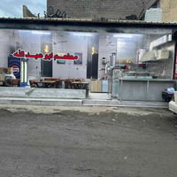 مطعم للبيع صناعة البياع الشارع الخامس واجهة 9 متر ونص نزال 4 متر ونص ا...