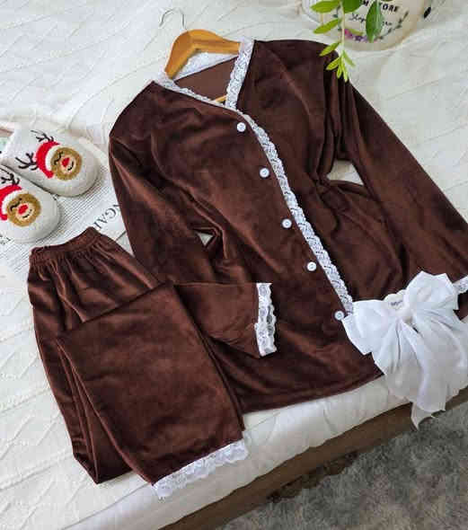 بجامه دزاين فكتوري
قديفه فري سايز لل80 
السعر 15 الف 
توصيل داخل الرئاسة الفين 
للحجز ***********
