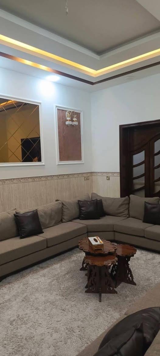 دار للبيع في حي الصديق الاولى
200 متر واجهه 10 ركن على شارعين تبليط
شروق تام
بناء حديث
موقع مميز جدا قريب من سايدين الجامعه
المربع الاول
6 غرف نوم واستقبال ومطبخ وصحيات بالطابقين وبيتونه وكراج
شرط التحويل
سند طابو الزهور
بناء فول درجه اولى
لمعرفه السعر اكتب تم ليصلك على الخاص
للاستفسار زياره المكتب حي سكر قرب من مجمع الاوربي 2
***********
***********
