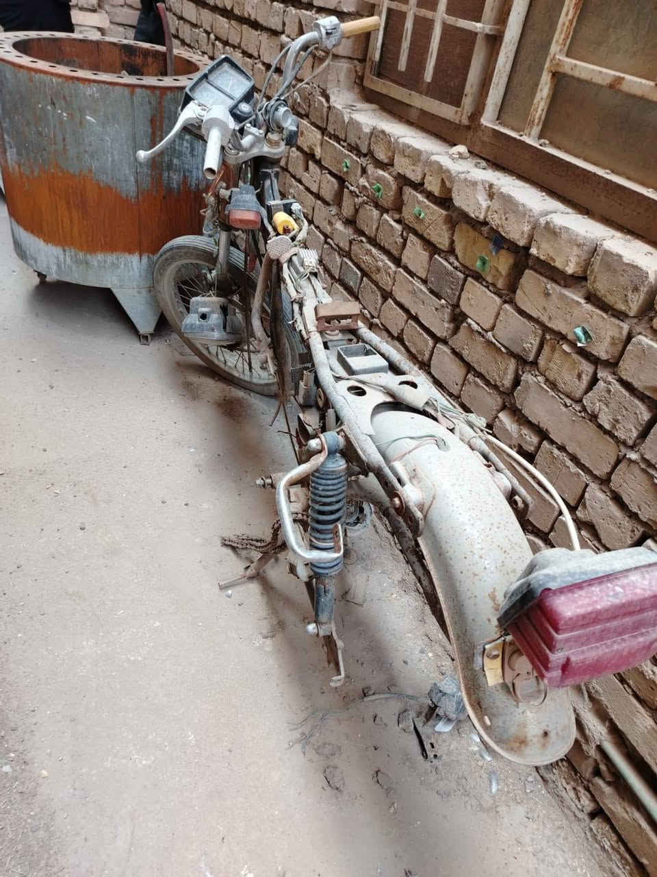 سلام عليكم شباب. شاصي دراجه يراني 2015 اوراق البيع. تصال هاذ رقم ***********
