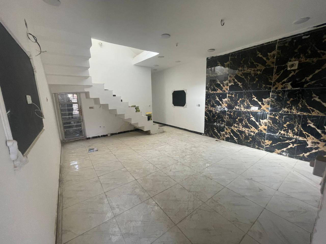 اكرر النشر بسبب الوعود الكاذبة
السلام عليكم
دار للايجار زراعي المساحة 100ـم  ثلاث طوابق
الطابق الاول مدخلين +استقبال +حولي كبير +غرفة نوم + صحيات
الطابق الثاني غرفتين نوم +صحيات+حولي
الطابق الثالث غرفة نوم +بيتونة وسطح
البناء حديث درجة اولئ
العنوان هورجب قرب جامع الازهري المنطقة مبلطة وماء وكهرباء 
يبعد عن شارع 60  (700) متر
ملاحضة المنطقة مسكونة بالكامل
للاستفسار اكثر الاتصال بالرقم
***********
