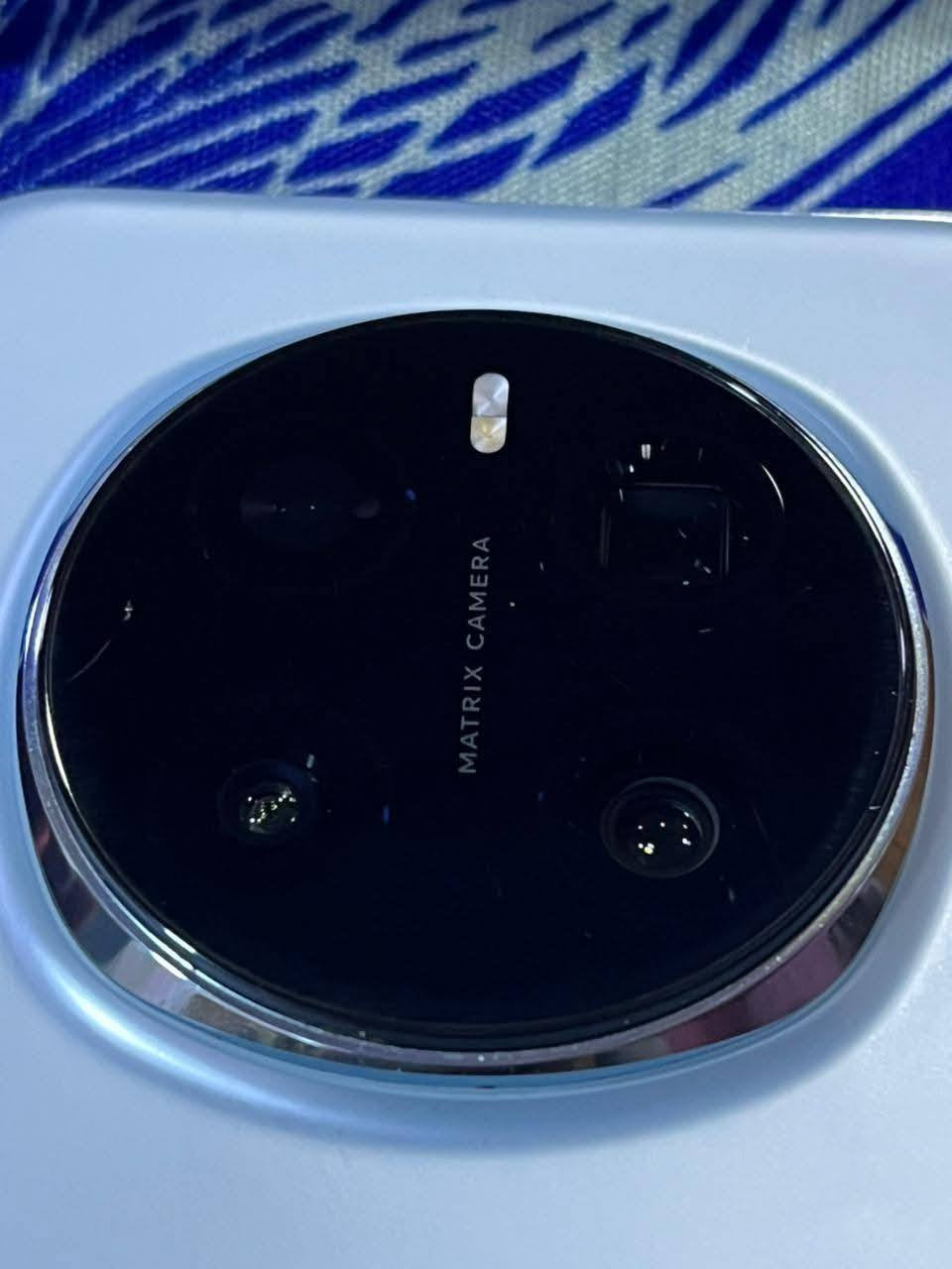 السلام عليكم
هونر ماجك 7برو 
نظافة 💯 
فقط شخط بيه باللصقة   خليته عالشحن واكو بسمر شخط اللقصة شخط بسيط والا هو جداً نظيف مشحون قليل لان ما استخدمه هواي
ذاكرة 12/512
كامل ملحقات
السعر 900 الف
مكاني بغداد
***********
