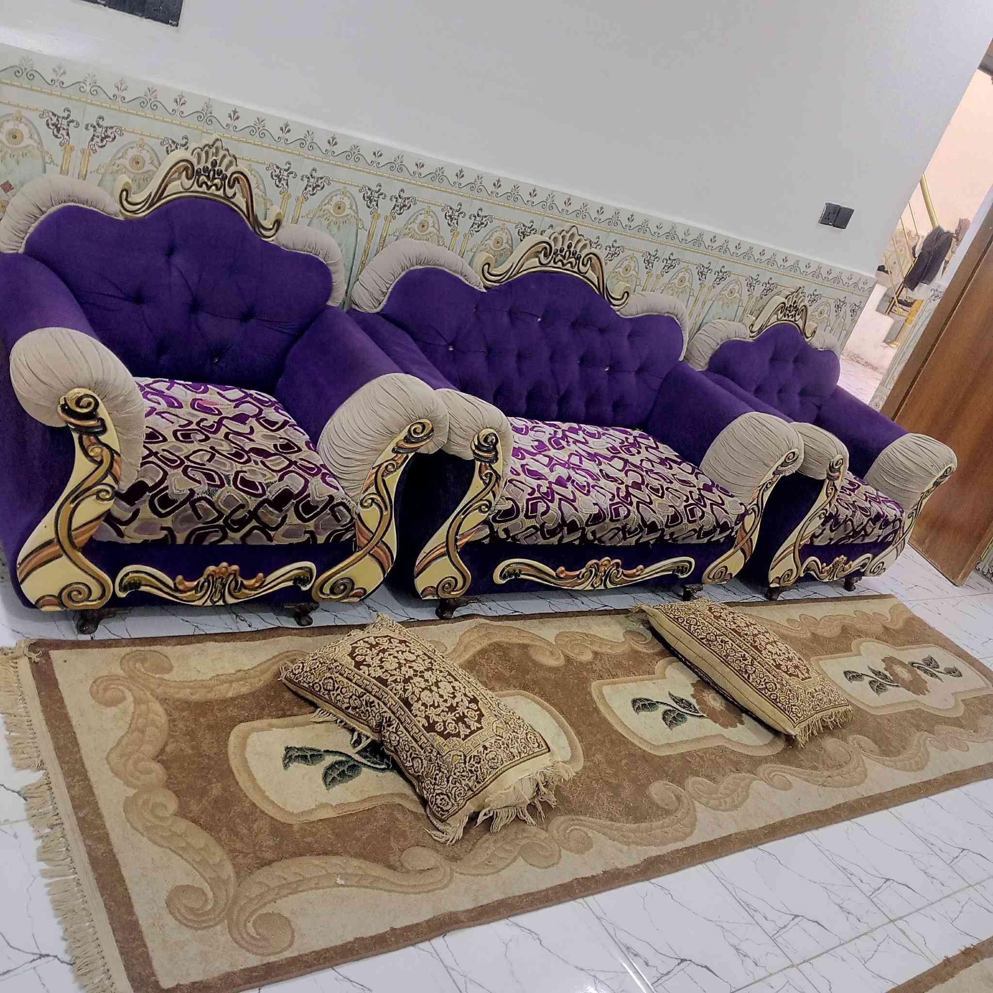 تخم عشعر مقاعد نضيف للبيع ،***********
