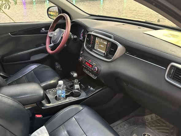 السلام عليكم كيا سورنتو للبيع بداعي السفر 
موديل 2020 
مواصفات ex معروفة 
مكينة 6 سلندر gdi
صدر امامي  خلفي جديد 
تخم تاير جديد 
فور ويل 
ماشية 49 الف حقيقي 
مكينة و كير خير من الله 
السيارة متعوب عليهة تاخذهة متصرف عليهة دينار 
رقم التلفون ***********
