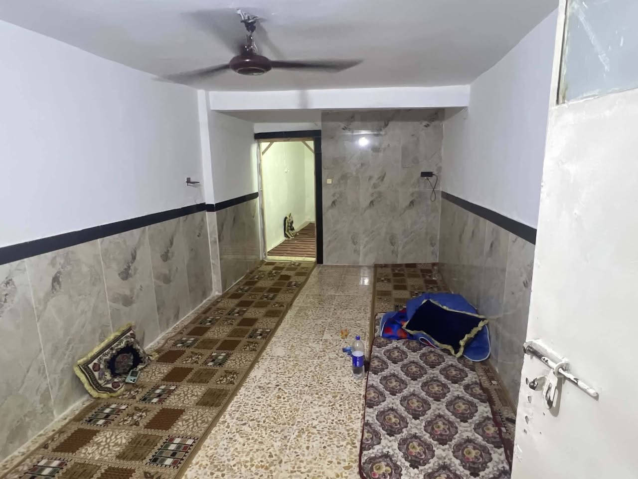 ياالله نصف قطعه للبيع مساحه 63 متر موقع مميز قطاع 63 قرب سوق الكياره وشارع العام فرع المستوصف السوري وسعر مناسب الاتصال على هذا الرقم ***********
