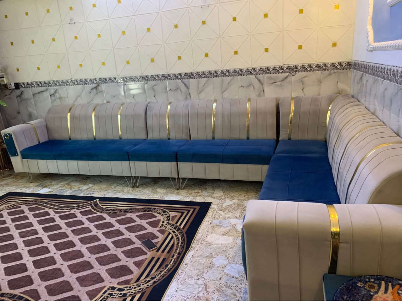 تخم ديوان 10  مقاعد  نضيف  كلش مابي اي ضرر  مع طبلة وكوشات  السعر 225  بغداد الشعلة الخطيب *********** بغداد, العراق
