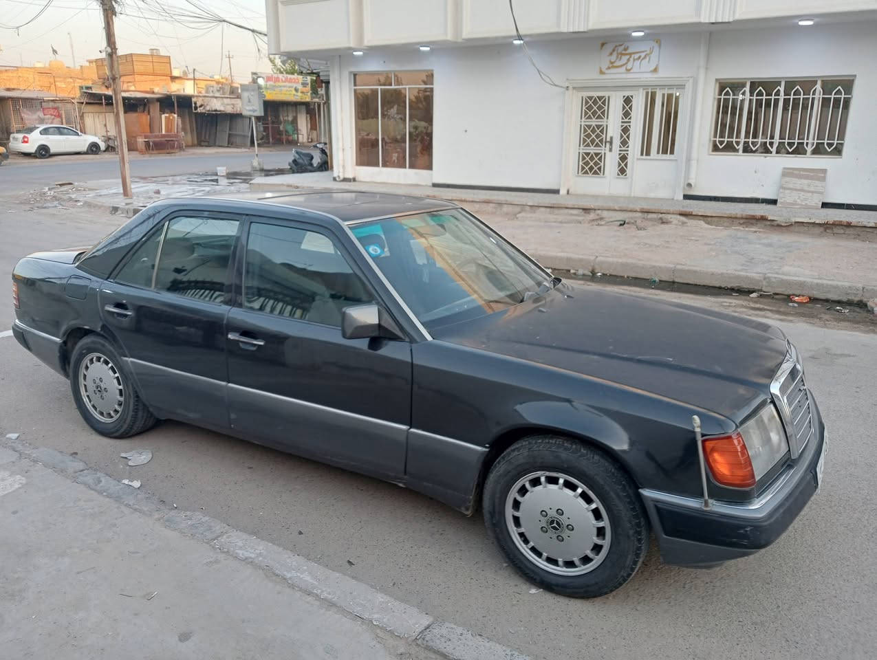السلام عليكم مارسيدس موديل 1992 محرك بلاد عنكبوت فول مواصفات فتحة وكشنات كهرباء السعر 55 هاتف ***********
