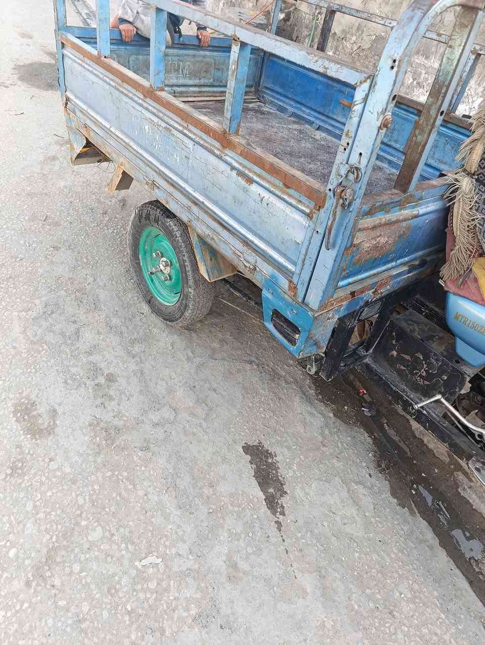 موديل 2013 اصولية
مكفولة من شاصي   
كهرباءيات كلها شغالة كلشي ما عايزة  مليون 150وبيها مجال  
***********
