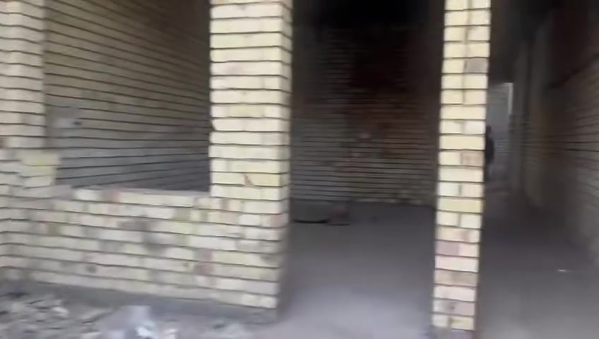 السلام عليكم يوجد هيكل زاعي  للبيع مساحه 100كماليه المعوقين  للتواصل ***********
