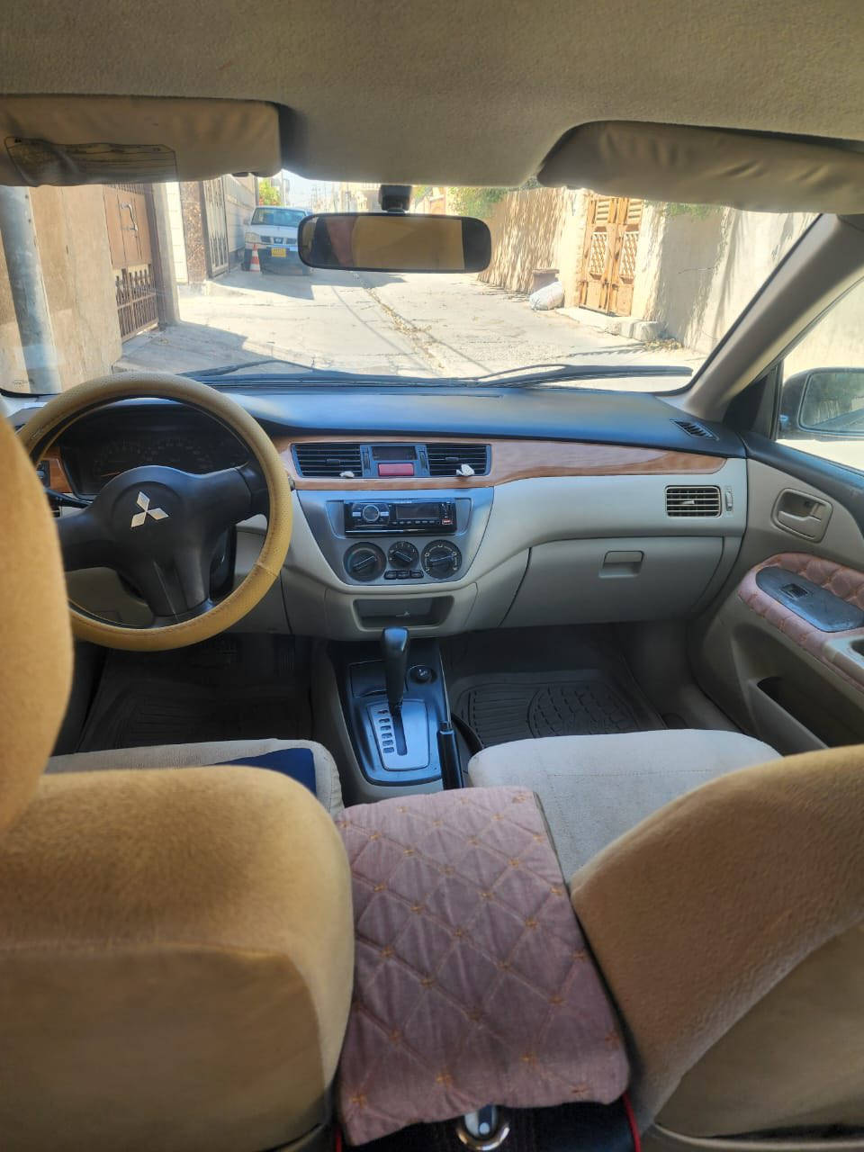 لانسر ٢٠٠٧  
يةك پارچةى  بۆیاخ بێ  ناوگرتن 
گێڕو مەکینە بە شەرتی بێ عەیبی 
سةنةوى بةسةر نةچوة
نرخی ٧٧ گەڵا  و معاملە 
ژ . م / ***********

لانسر ٢٠٠٧ محرك جبير بلاد 
قطعه وحده صبغ بدون دواخل 
سعر ٧٧ بي مجال قليل
