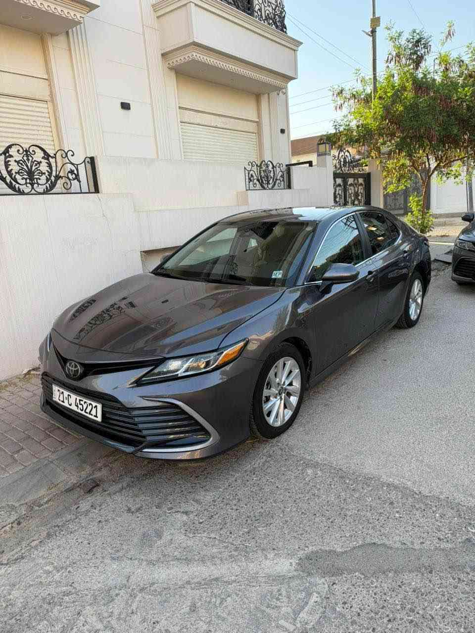 كامري موديل ٢٠٢٣ Le  سياره بدون صبو غ بدون ضربه  سلاس مكانت تعديل بارد ماشي ٤٧مايل سنوي بسمي بيه بتاقه بنزين  گيرمحرك بشرت مامفتوح اسيا  *********** كوره ك *********** عنوان كركوك رحيماوه نشر صور حادس كركوك, العراق
