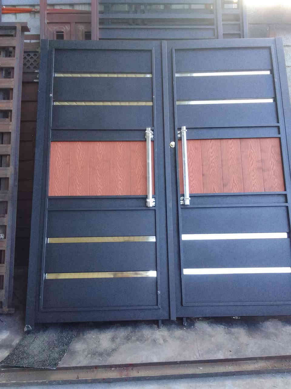 يالله حداده عامه انواع الشغل الحديد بيبان شبابيك محجر درج داخلي سقوف سندويش جينكو انواع الشغل موجود شنو اليعجبك الشغل موجود عليك تدخل خاص ودلل مكاني بغداد نهروان متواجد خاص موجود رقم واتساب ***********واتساب
