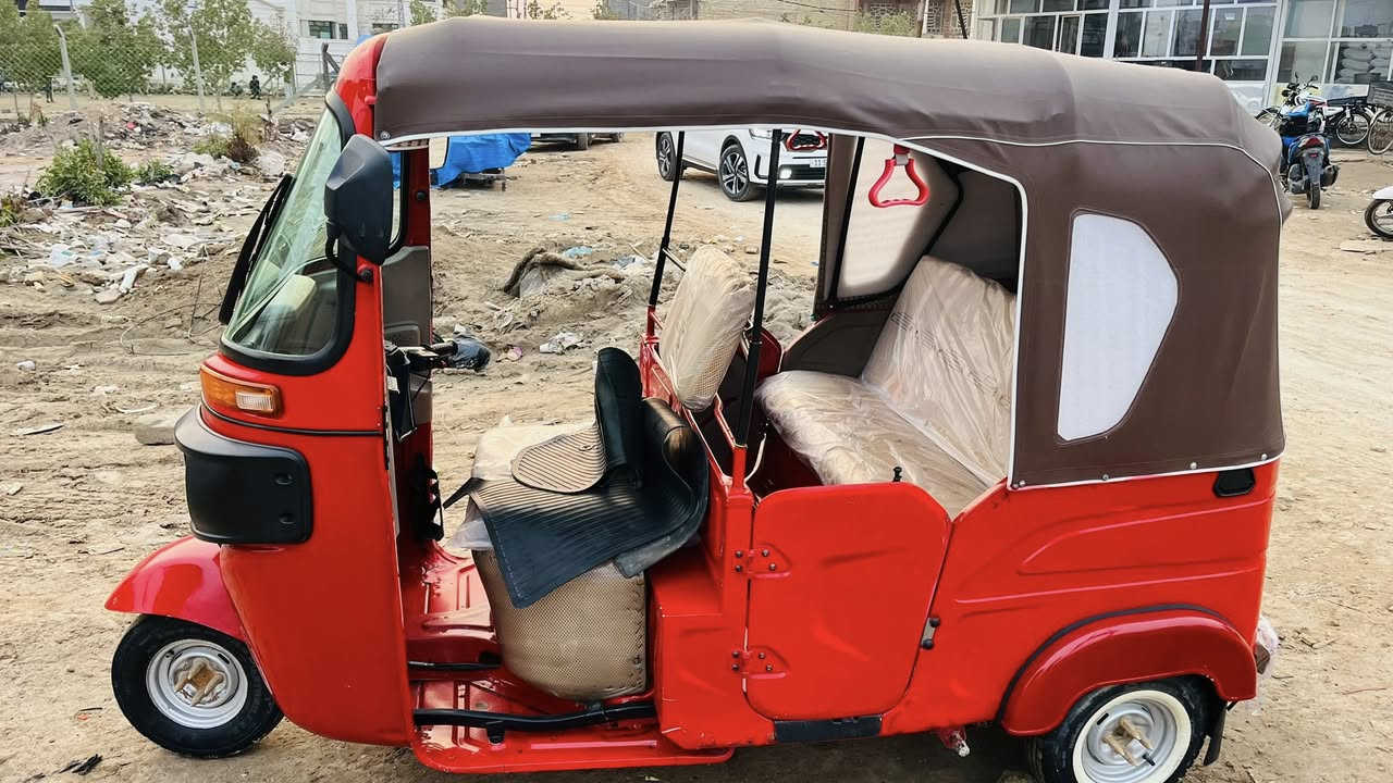 السلام عليكم تكتك 2022 رقم وسنويه عربي بابل لوحات بل مرور بيها ضربه وره وضربه لغد
المحرك مكفول كفاله من كلشي حته زنجيل وتفيلس ماكو محركها ماشاءالله عليه 
السعر ٨ ملايين مجال بسيط بدون احراج 
مكاني القاسم
***********
