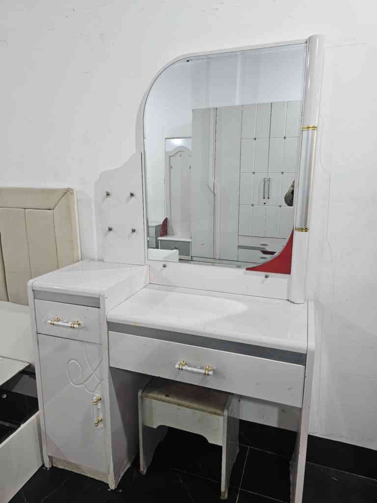 غرفه نوم للبيع نظيف كلش كامل سعر 375 الف شراي يخابر رقم *********** كركوك, العراق
