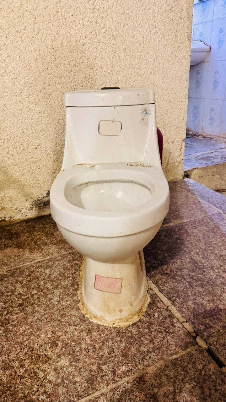 للبيع
السعر مناسب جدآ
كلهن نضيفات وممستعملات 
***********
